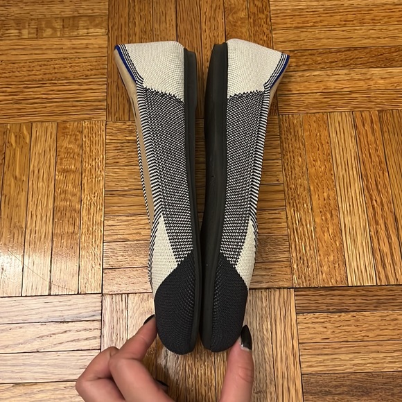 ROTHY’S The Flat Cap Round Toe Black & Cream Slip Ons | US 7 - Picture 6 of 9